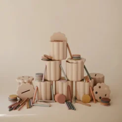 Mushie Brinquedo Encaixe Moedas & Tubos +10 meses | Desenvolve Motricidade 10+ Meses