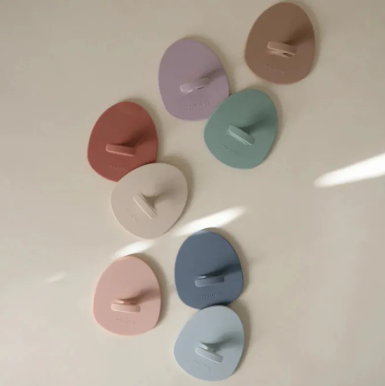 Mushie 2 Escovas para Crosta Láctea 0+ Meses Cor Blush/Shifting Sand | Massagem e Limpeza Eficaz