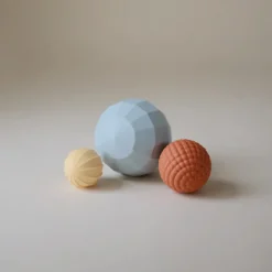 Mushie 3 Esferas Sensoriais Powder Blue 10+ Meses | Silicone