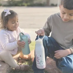 Noüka Garrafa Térmica Infantil Daisy Milo The Dog 475ml | Mantém bebidas frias até 24h